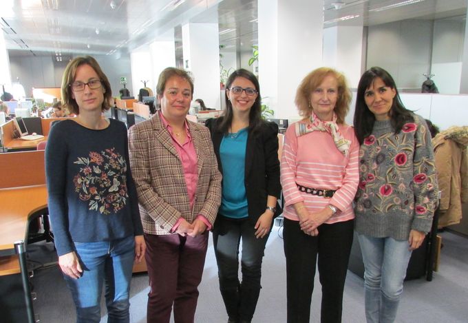 De izquierda a derecha, María Ramos, Elisa Martín, Sandra Barragán, Florentina Álvarez y Laura García