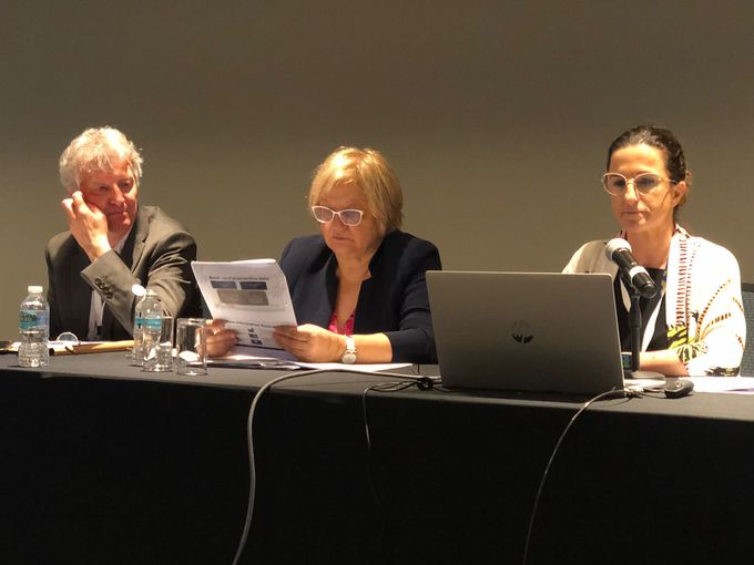 María Velasco (derecha), junto con Mariana Kotzeva y Christophe Demunter, de Eurostat 